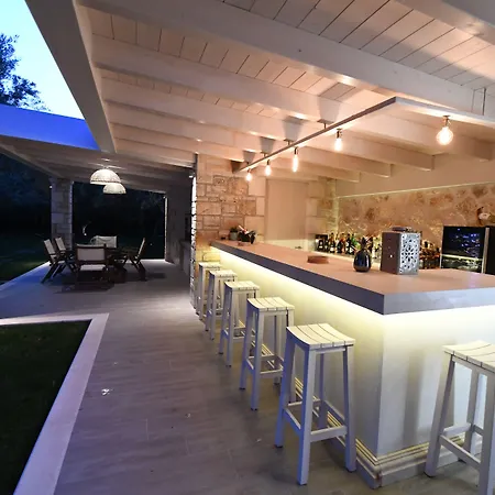 Artina Luxury Βίλα